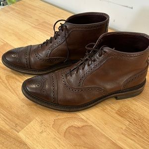 Allen Edmonds Hamilton Weatherproof Oxford dress boot. Great condition